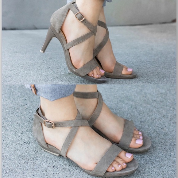 Pashion Footwear Shoes - Pashion Footwear Vixen Suede convertible 2 shoes in 1 sandal sz 10 heels
